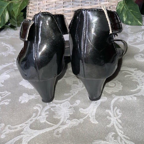 Sam & Libby Black Patent Faux Leather Open Toe 2.5” Wedge Sandals 8.5 - Picture 8 of 9